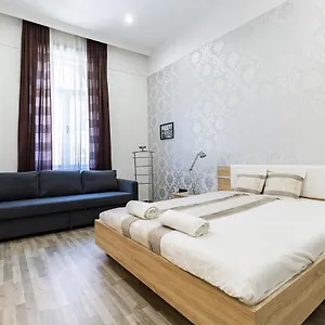 real-apartments-semmelweis.inbudapesthotels.com/